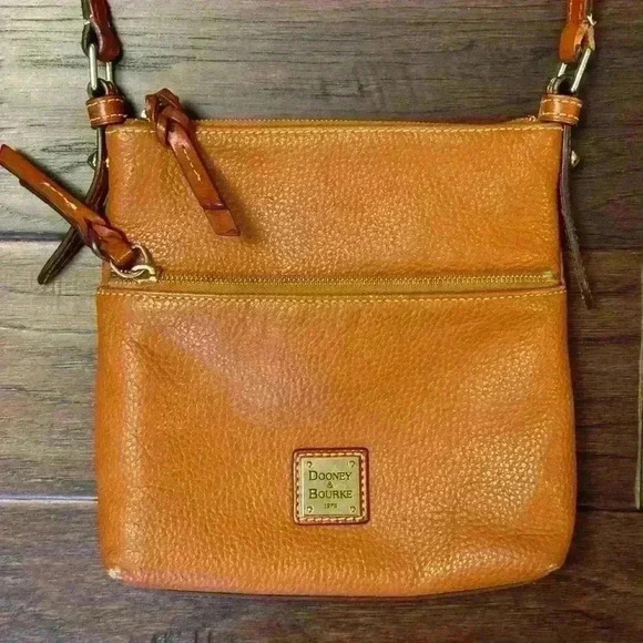 Dooney & Bourke Handbags - Dooney & Bourke Pebble leather crossbody letter carrier purse